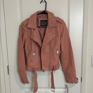 Levi’s Woman Pink Biker Jacket Size Small NWT
B1